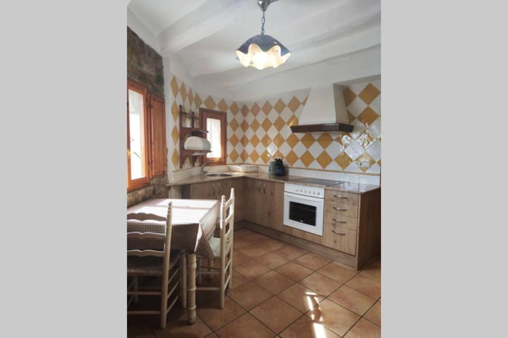 Casa Escola Villa Побла де Сегур Екстериор снимка